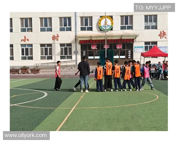 为了追逐梦想的绿茵场，他们踏上了多远的旅程