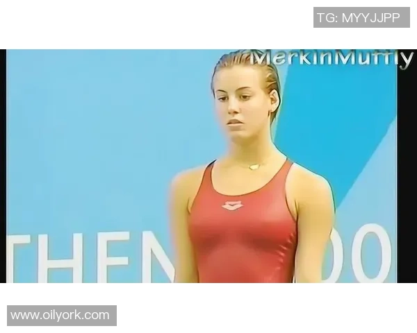 勇敢挑战极限世界悬崖跳水锦标赛展现无畏精神与惊艳瞬间